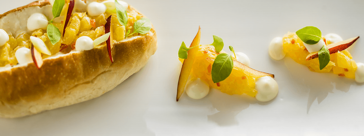 Tartine sucrée au Maredsous® Double Crème, nectarines et ananas