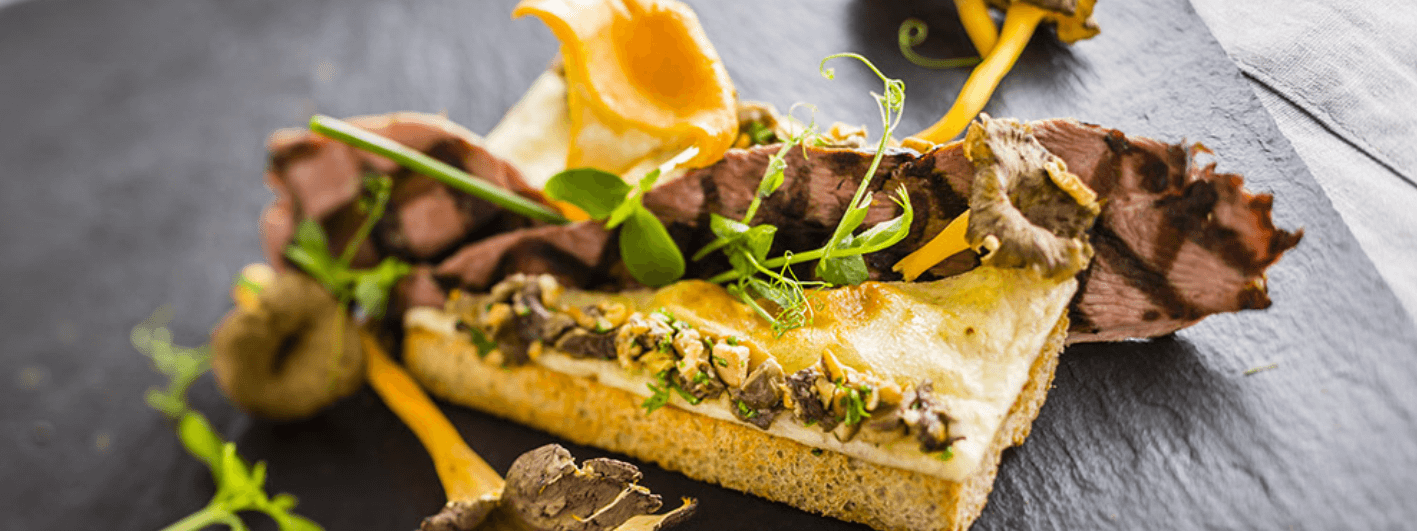 Tartine gastronomique au Maredsous® Tradition, magret de canard et champignons