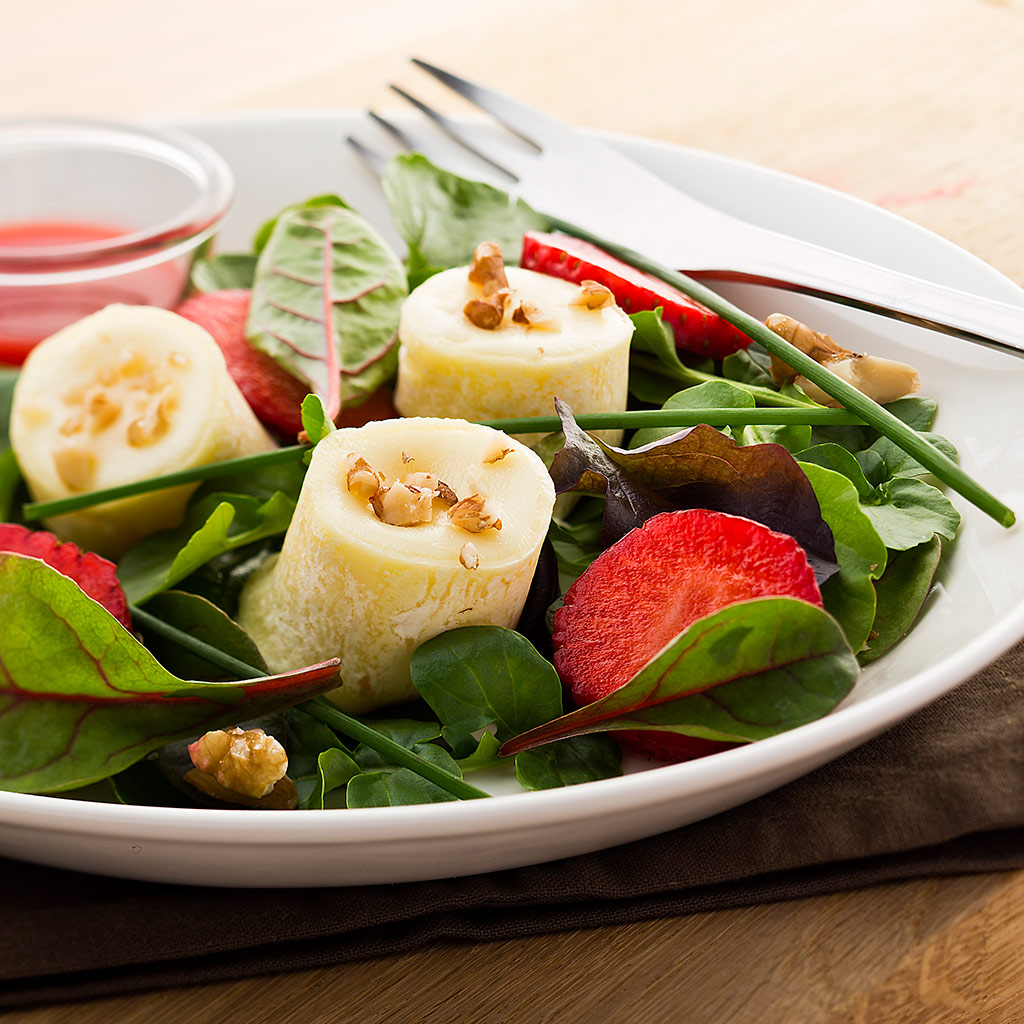 Salade « fromage ET dessert », aux fraises et Maredsous® Fagotin Double Crème