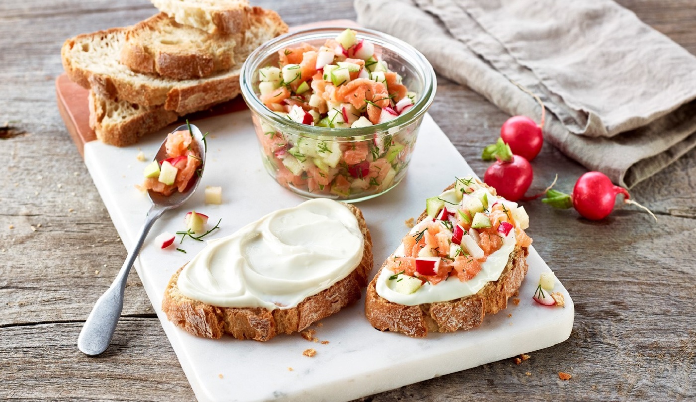 Toasts de Maredsous® au Fromage Blanc et salsa au saumon fumé