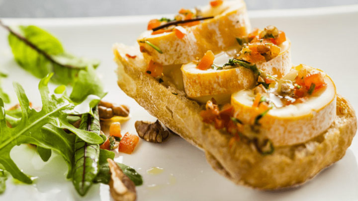 Lichte lunch met Fagotin en tapenade van paprika, noten en rucola